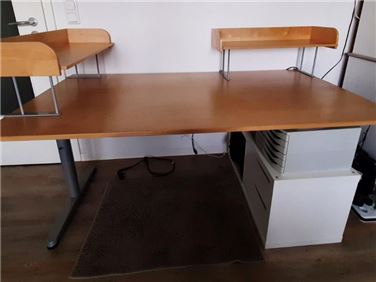 Abbildung: Schreibtisch zu verschenken!