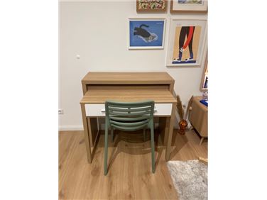 Abbildung: Klappbarer Schreibtisch