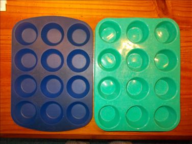 Abbildung: Zwei 12er Silikon-Muffinformen