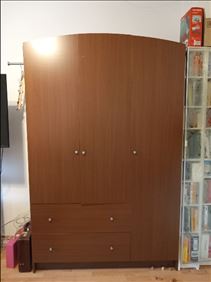 Abbildung: Kleiderschrank 3-türig (IKEA Aspelund Stil)