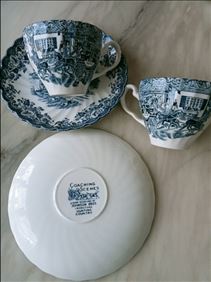 Abbildung: 2x Vintage Kaffee-/Teetassen mit Untertassen 