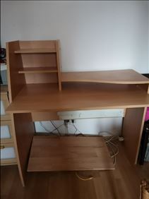 Abbildung: Schreibtisch 