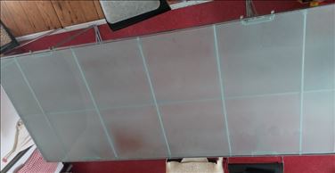 Abbildung: Gefrosteter Esstisch und 6 Stühle zu verschenken 