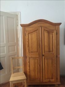 Abbildung: Kleiderschrank / Massivholz