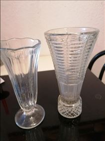Abbildung: 1 vase 19 oder 20 cm hoch DDR ära glas mit schlif