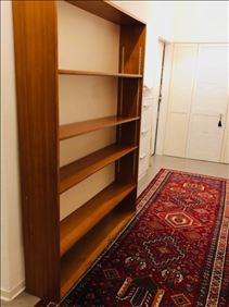 Abbildung: Stabiles Holzregal