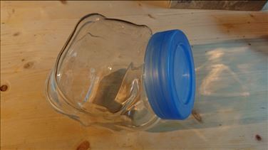 Abbildung: Glas mit Deckel 