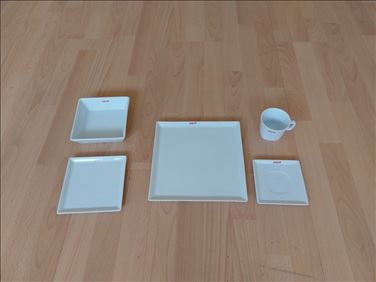 Abbildung: Biete umfangreiches, modernes Geschirrset für 4 Personen