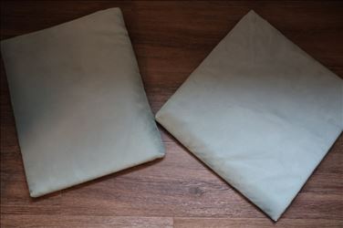 Abbildung: 2 Sitzkissen Bezug aus Samt in mintgrün