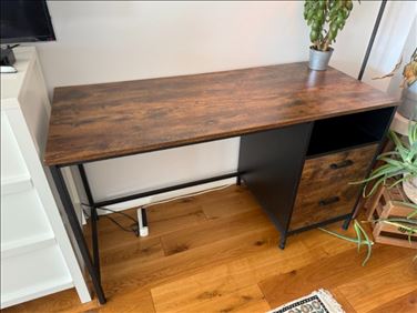 Abbildung: Schreibtisch Walnuss braun mit 2 Schubladen Bürotisch