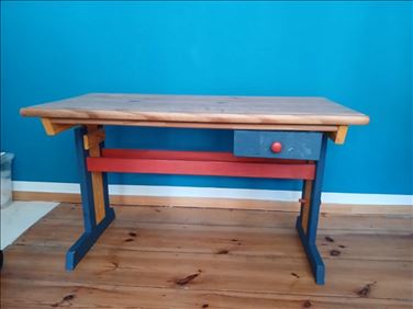 Abbildung: Kinderschreibtisch