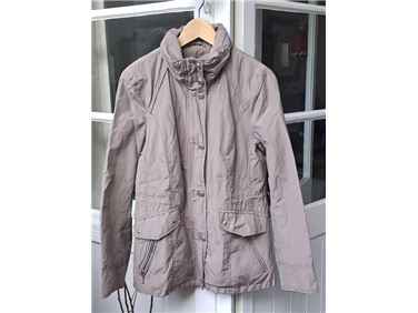 Abbildung: leichter Parka (Gr. 38, C+A)