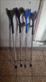 Abbildung: 4 Gehstützen