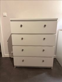 Abbildung: Malm Kommode mit Griffen