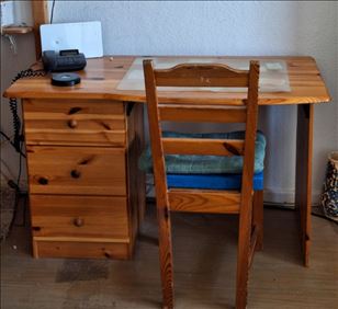 Abbildung: Schreibtisch zu verschenken