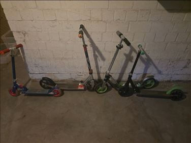 Abbildung: 4 kinder roller  im relativ guten Zustand siehe bild 