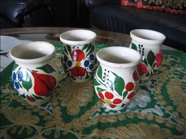 Abbildung: 4 kl. Krüge aus Familien-Nachlass, getöpfert,handbemalt