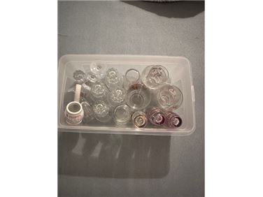 Abbildung: diverse Schnapsgläschen