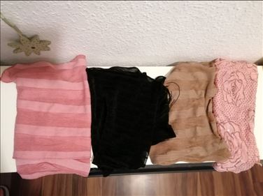 Abbildung: Schal dünn 4 Stück etwas transparent