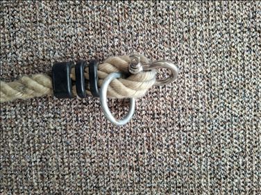 Abbildung: Kletterseil mit Knoten zu verschenken 