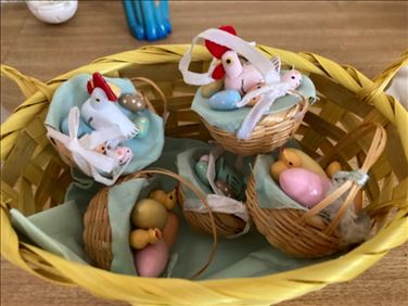Abbildung: Kleiner osterkorb  mit deko 