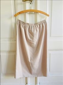 Abbildung: Beiges Sommerkostüm in Größe 42