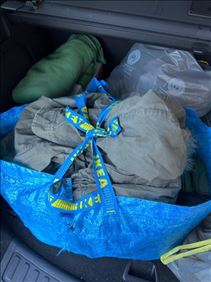 Abbildung: Kleidung und Schuhe für Damen und Jugendliche