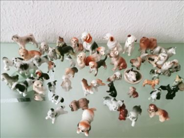 Abbildung: Vintage Sammlung Hundefiguren aus Porzellan (2-8 cm)