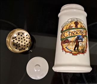 Abbildung: Parmesanstreuer