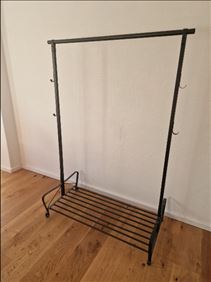 Abbildung: IKEA Garderobe