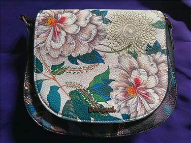 Abbildung: Tasche Desigual neuwertig