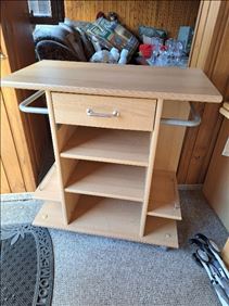 Abbildung: Rollschrank mit Schublade