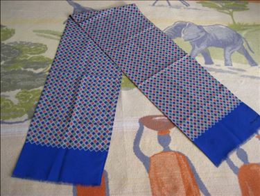 Abbildung: Seiden-Schal Burlington, kaum getragen