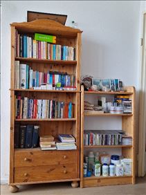 Abbildung: Bücherregale zu verschenken