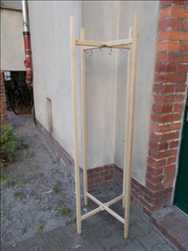 Abbildung: Faltbarer Massivholz-Garderobenständer Höhe 170 cm 