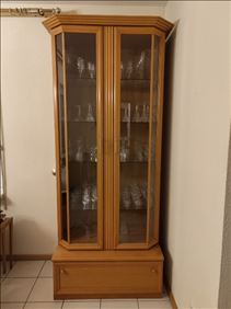 Abbildung: Vitrinenschrank