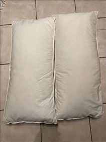 Abbildung: Kissen/Matratzenauflagen/Bettwäsche/Anziehsachen