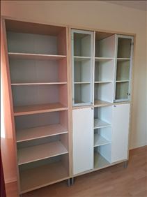 Abbildung: Zweiteilige Ikea-Schrankwand zu verschenken