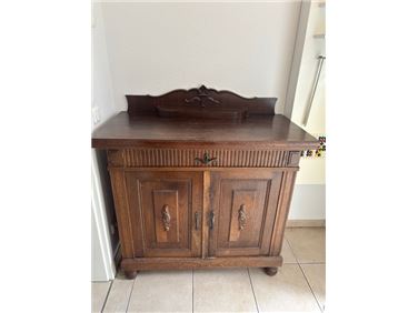 Abbildung: Antike Kommode