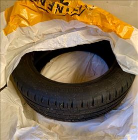 Abbildung: Vier Sommerreifen 185/55 R15 82H