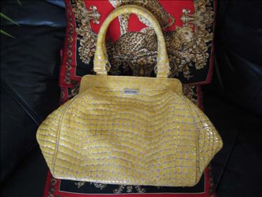 Abbildung: Henkel-Tasche mit Standfüßchen Gino Rossi,unbenutzt