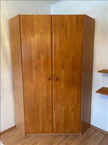 Abbildung: Sehr schöner Eckkleiderschrank teilmassiv Buche