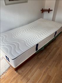 Abbildung: Gut erhaltene Matratze 90x190