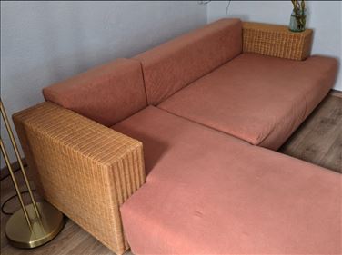 Abbildung: 3 Sofateile, 2 lassen sich fest verbinden.