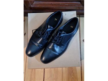 Abbildung: elegante Männerschuhe Gr. 43