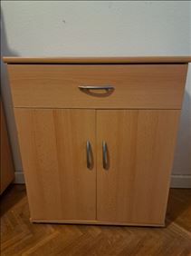 Abbildung: Halbhoher Schrank mit 2 Türen und einer Schublade