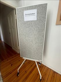 Abbildung: Whiteboard auf Rollen