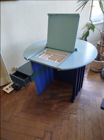 Abbildung: runder Schreibsch zu verschenken 