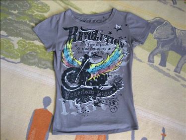 Abbildung: 2 Boutique-Shirts Gr. 36