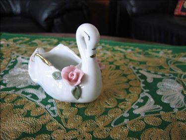 Abbildung: kl. Deko-Artikel oder Übertopf aus Familien-Nachlass